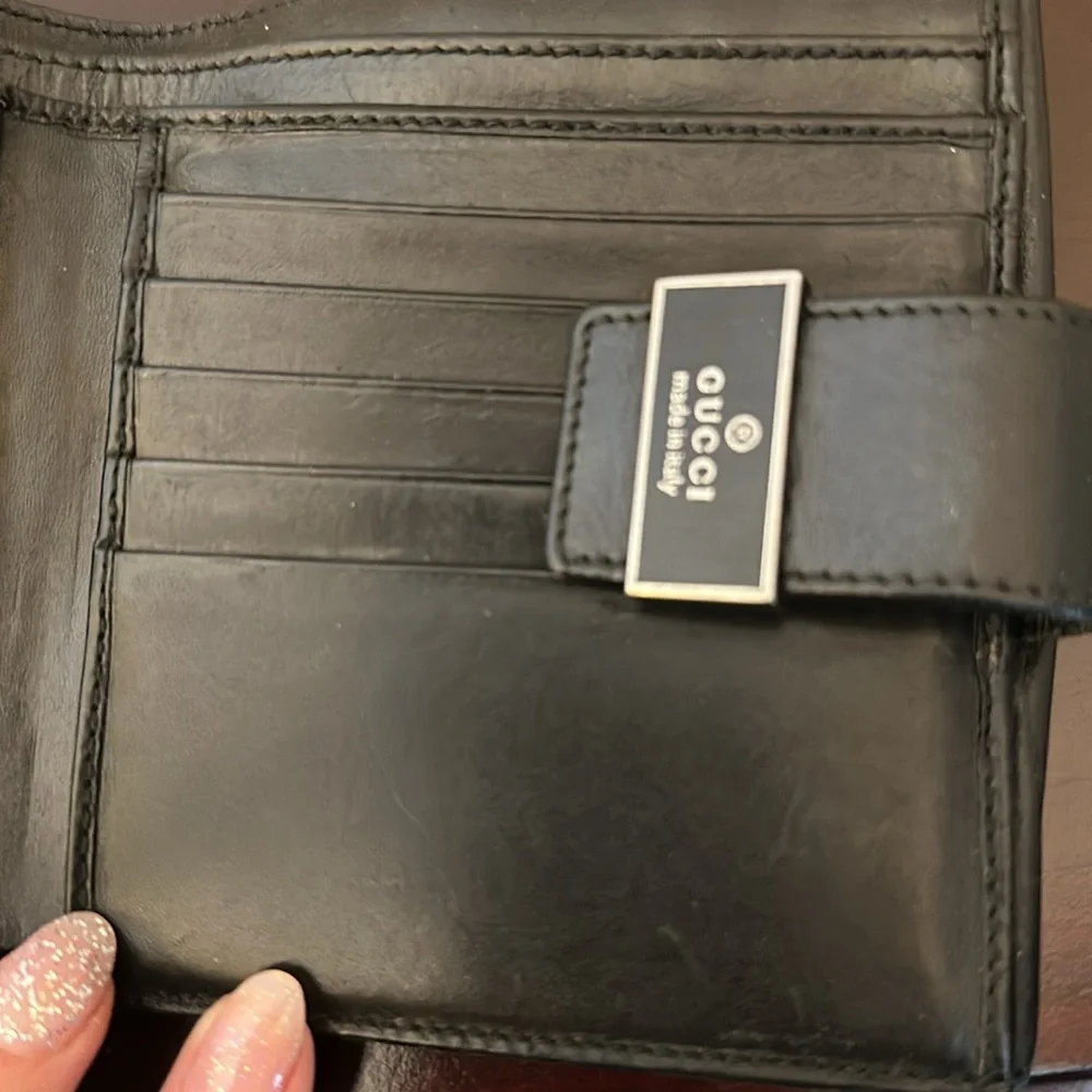 Gucci  wallet. Pre loved condition. - Picture 3 of 6